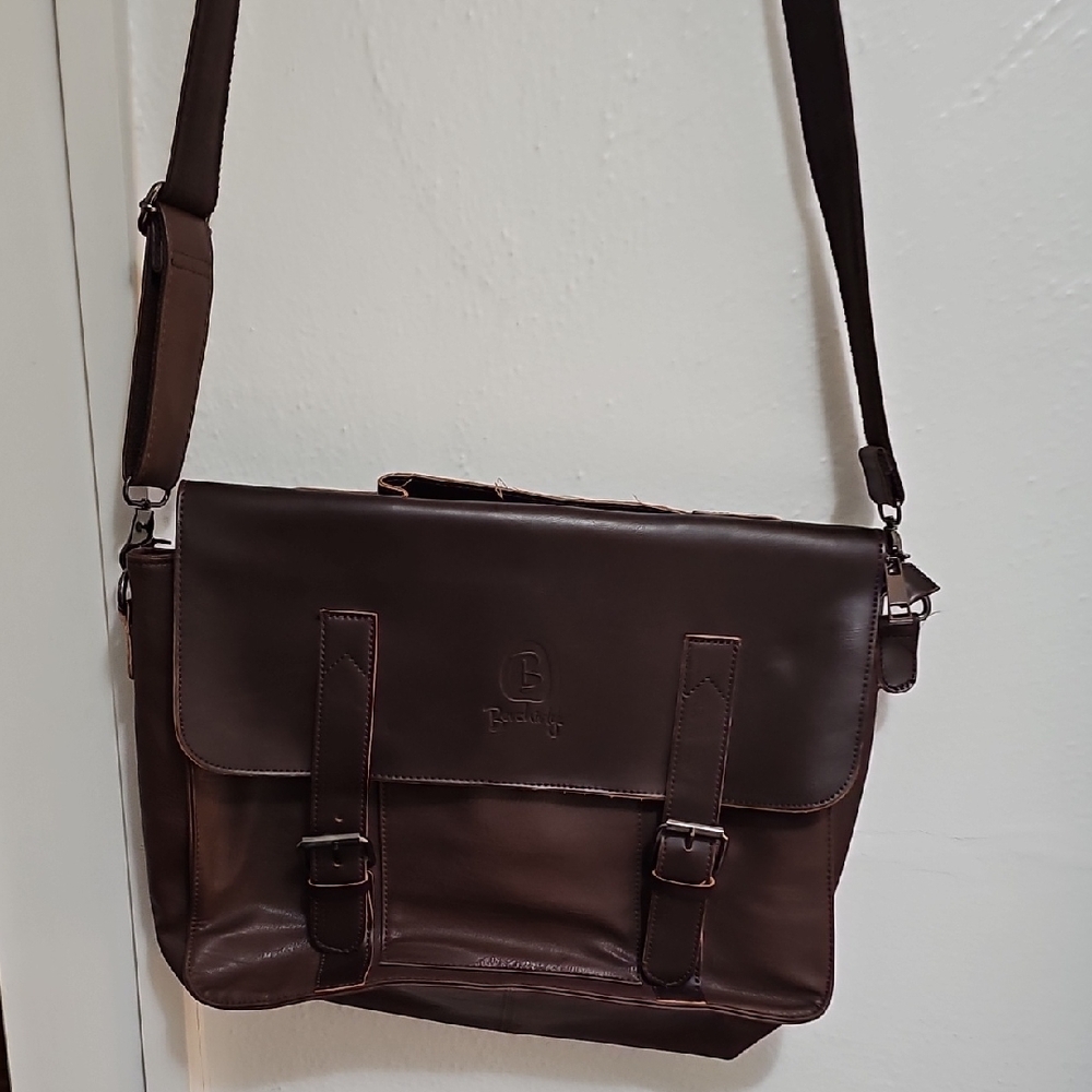 Berchirly Brown Leather Messenger Bag
